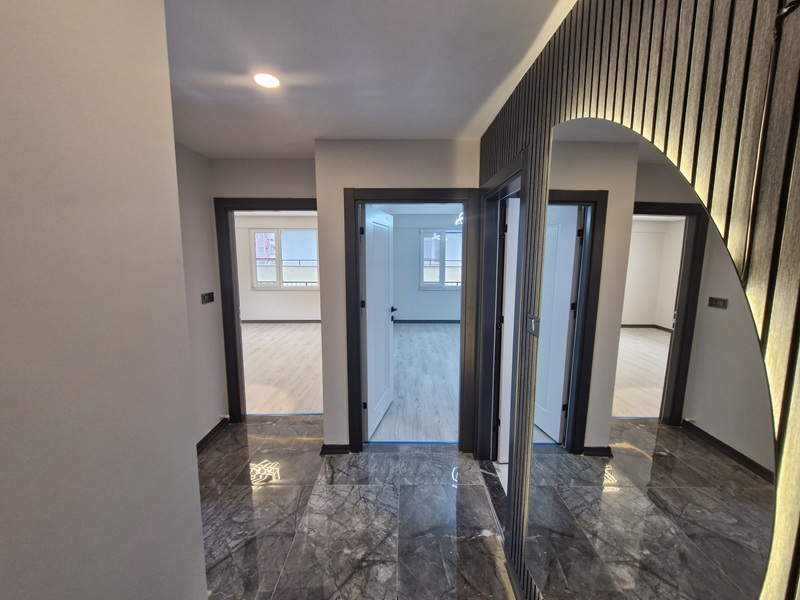 AKÇAY SARIKIZ SATILIK ARA KAT LÜKS YAPILI 2+1 DAİRE 120426 NO:2006