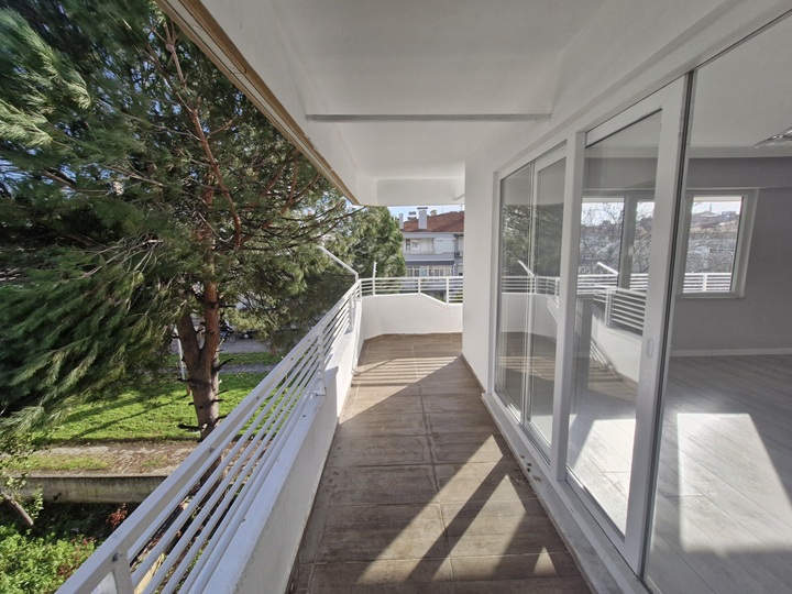 AKÇAY MERKEZ İKİZÇAY'DA LÜKS YAPILI SATILIK 2+1 DAİRE